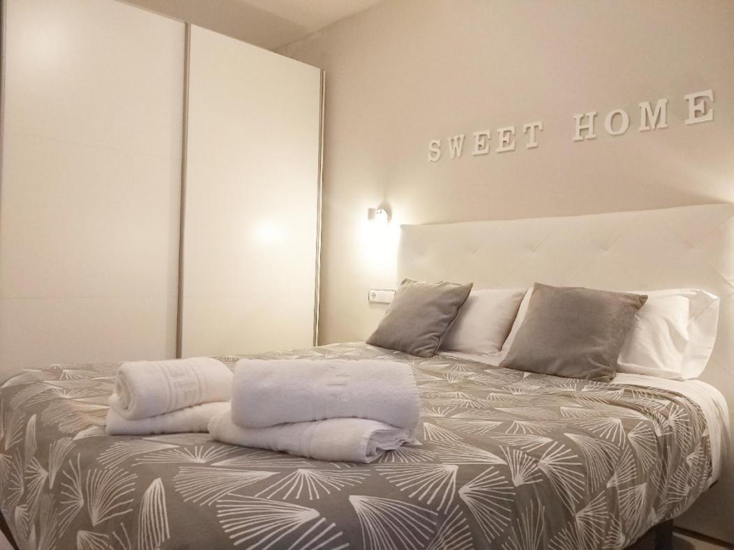 Family Deluxe Apartment Beach Castelldefels Eksteriør billede
